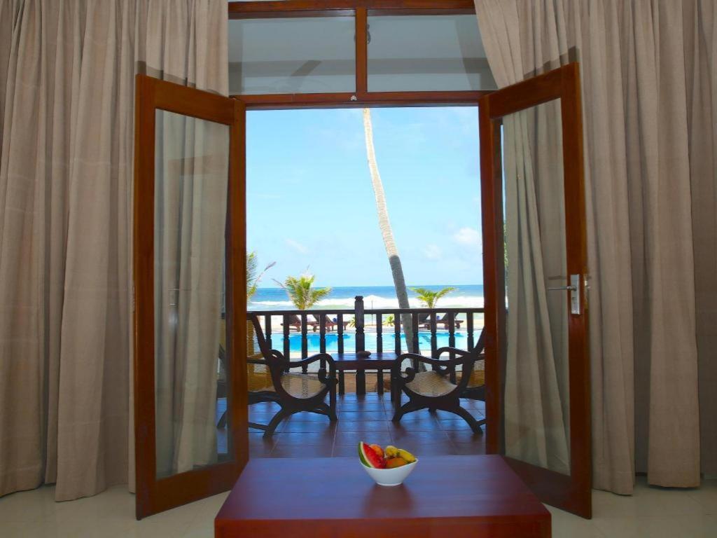Whispering Palms Hotel Bentota Exterior foto